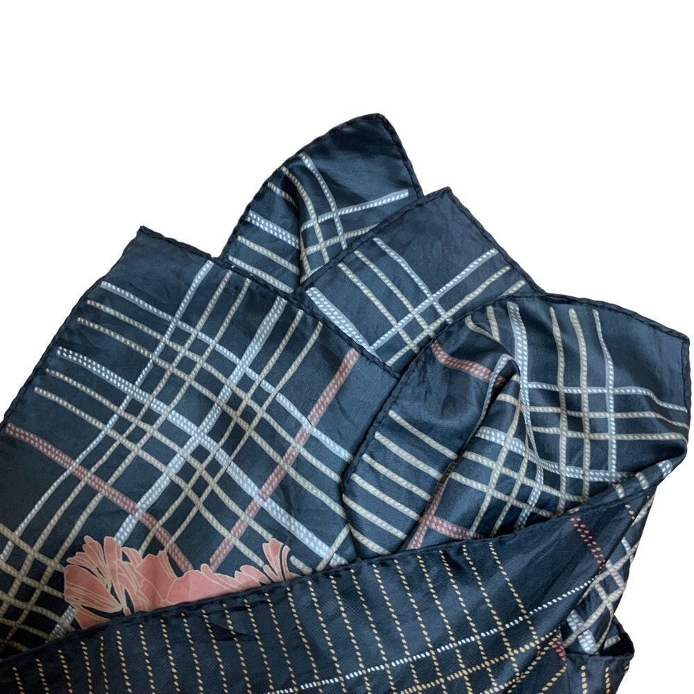 VINTAGE feathers black square scarf - Picture 7 of 7